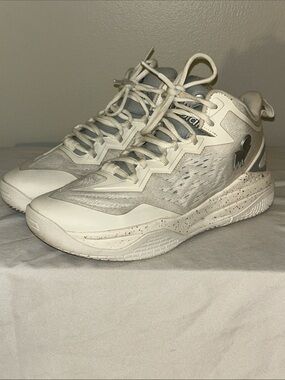 Moolah Kicks Neovolt Pro V2 Basketball Shoe